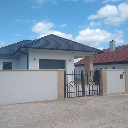 Tandem Apartman Kapolnasnyek Exterior photo
