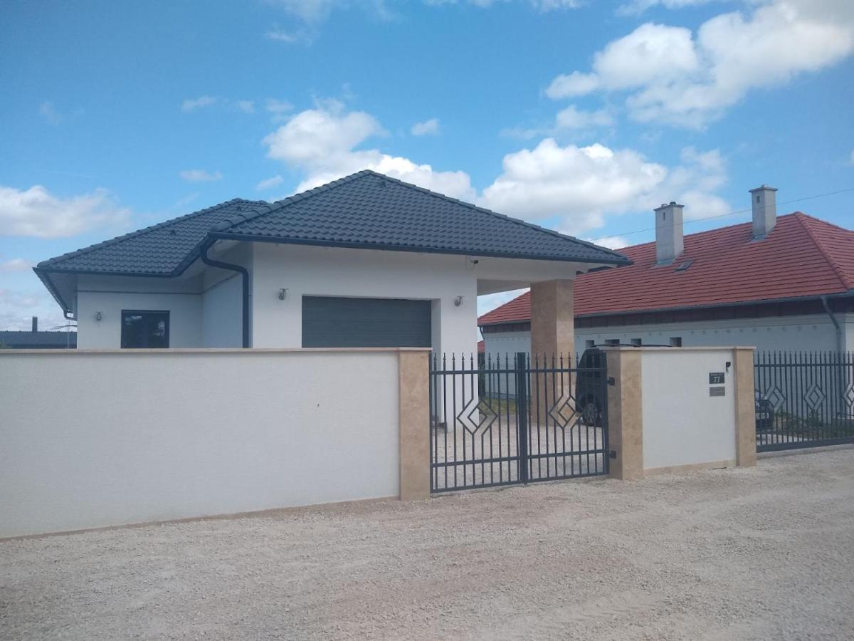 Tandem Apartman Kapolnasnyek Exterior photo